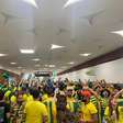 Com grito de 'o campeão chegou', torcida do Brasil lota estação de metrô no Catar