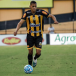 Corinthians negocia com zagueiro Adriano Martins, do Novorizontino