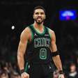Jayson Tatum sofre grave lesão e está fora dos playoffs da NBA