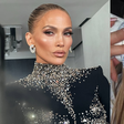Jennifer Lopez sofre acidente em ensaio de premiação e leva pontos no rosto; veja fotos