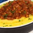 Polenta com ragu de linguiça: deliciosa, quentinha e simples de fazer