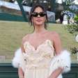 Fashion icon: Bruna Marquezine brilha com vestido elegante de babados em camadas para casamento de Giovanna Lancellotti e Gabriel David. Veja fotos!