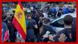 Carro avança sobre multidão, atropela torcedores e deixa feridos antes de jogo do Barcelona