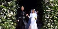 Príncipe Harry e Meghan Markle deixam a Abadia de St. George após seu casamento, em Windsor, na Inglaterra  Foto: Neil Hall / Reuters