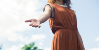 Um relatório da Psychology Today revelou que o ato de ser gentil está relacionado à habilidade de compreender os sentimentos do outro Foto: Canva Equipes/Lolostock / Bons Fluidos