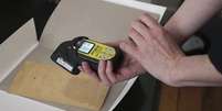 O fato de Marie Curie manusear o rádio com as próprias mãos, sem proteção, acabou deixando vários rastros do elemento em objetos que ela tocava Foto: Edouard Taufenbach e Bastien Pourtout / BBC News Brasil