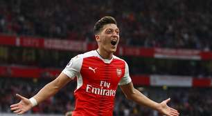 United sonha com meia do Barça e quer tirar Özil de rival