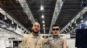 Tatuador da periferia de Salvador ganha troféus na Tattoo Week