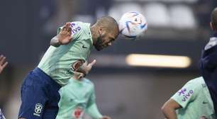 Seleção terá Dani Alves e até goleiro reserva contra Camarões; dupla do Fla é dúvida