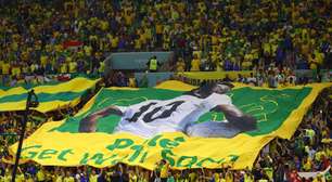 Torcida leva bandeira com mensagem para Pelé: "Melhore logo"