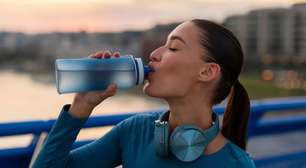 Nutricionista dá 6 dicas para consumir mais água no verão