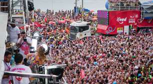 Romance marca terceiro dia de carnaval em Salvador
