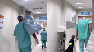 Transformando o medo em diversão; conheça o trabalho do médico que ajuda crianças antes da cirurgia
