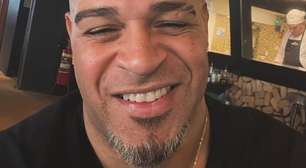 Caos! Adriano Imperador causa confusão e abandona o 'Lady Night'