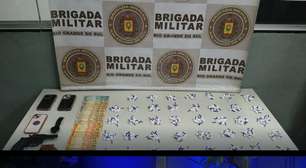 Vídeo: Dupla é presa com cocaína e arma em compartimento secreto de carro na Zona Norte de Porto Alegre
