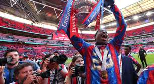 John Textor 'repete' Botafogo com título inédito para o Crystal Palace e aumenta conquistas com SAFs