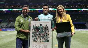 Estêvão recebe homenagem do Palmeiras em despedida do Allianz Parque