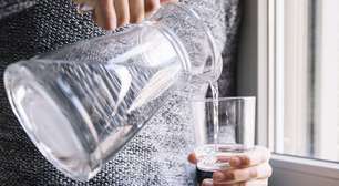 Nem dois litros, nem oito copos: quanto de água beber por dia, segundo a ciência