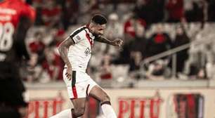 Athletico-PR perde para o Atlético-GO em casa e se complica na Série B