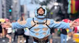 Com bumbum de fora, Carmo Dalla Vecchia escolhe look ousado para Parada LGBTQIA+; veja