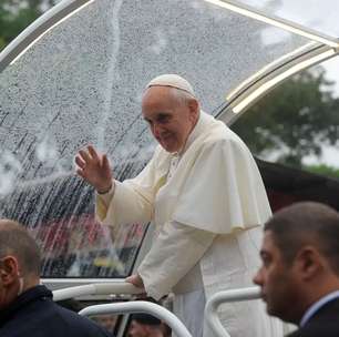 "Mais água no feijão": papa Francisco visitou três favelas, a primeira no Brasil; relembre