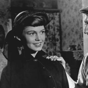 Há 72 anos, ela estreava no cinema - hoje, todos a conhecem! Você reconhece esta jovem atriz?