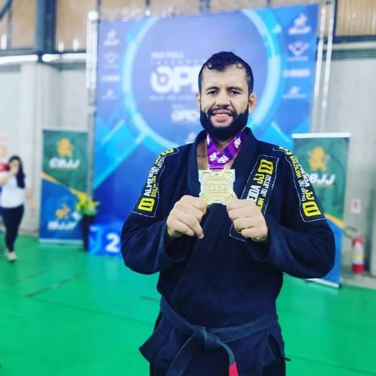 Provocado por um professor, Diogo Almeida iniciou projeto social na zona leste de São Paulo, formando campeões mundiais