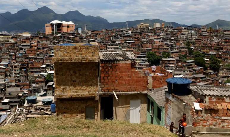 Complexo do Alemão e outras favelas são vizinhas do bairro Maria da Graça, onde PP nasceu, cresceu e ainda mora.
