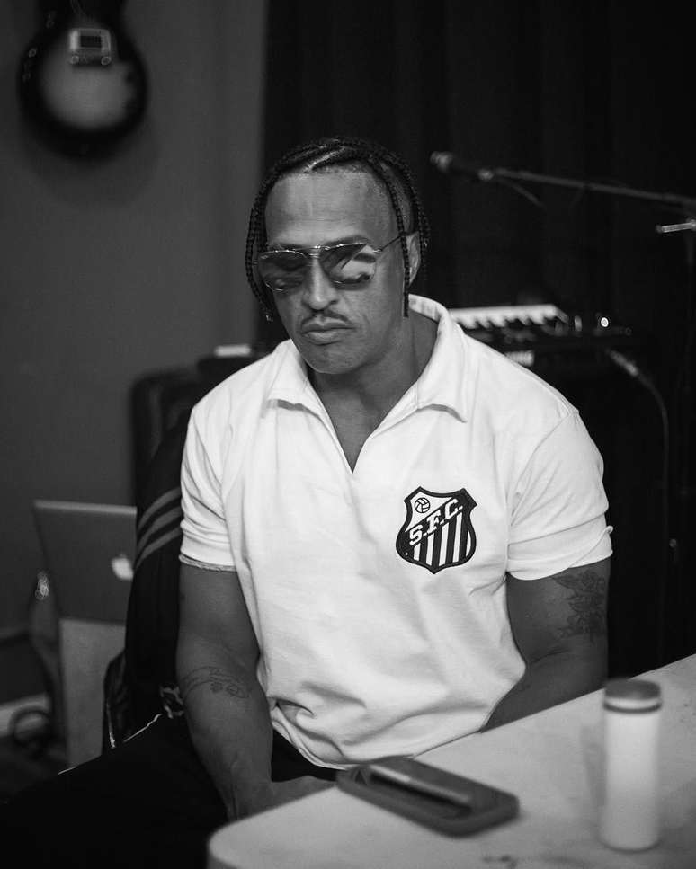 Mano Brown é o convidado mais especial da festa para receber Neymar. Sua paixão pelo Santos é histórica.