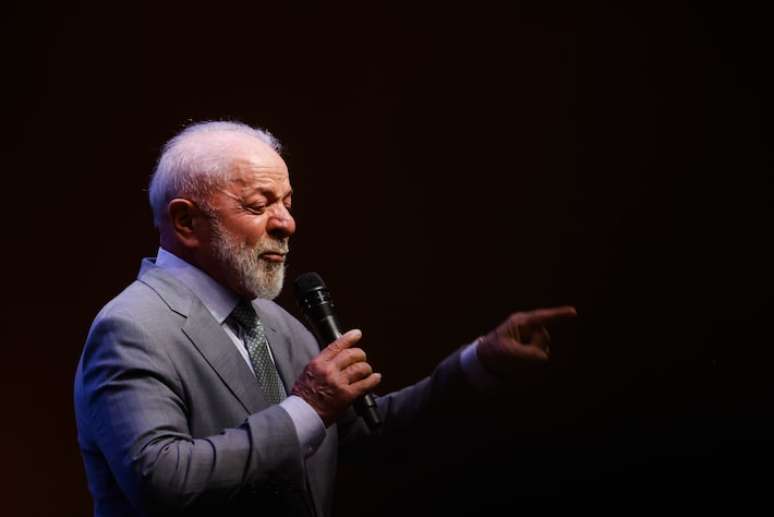 Lula disse que é preciso deixar Petrobras fazer seus estudos