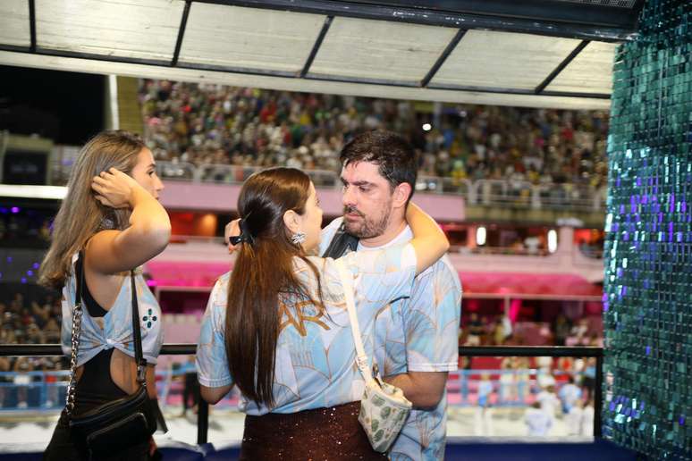 Adnet em momento com a esposa na Sapucaí