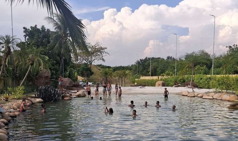 O lago no Complexo de Israel tinha peixes, que foram retirados. Só sobrou a água, suficiente para virar uma área de lazer.
