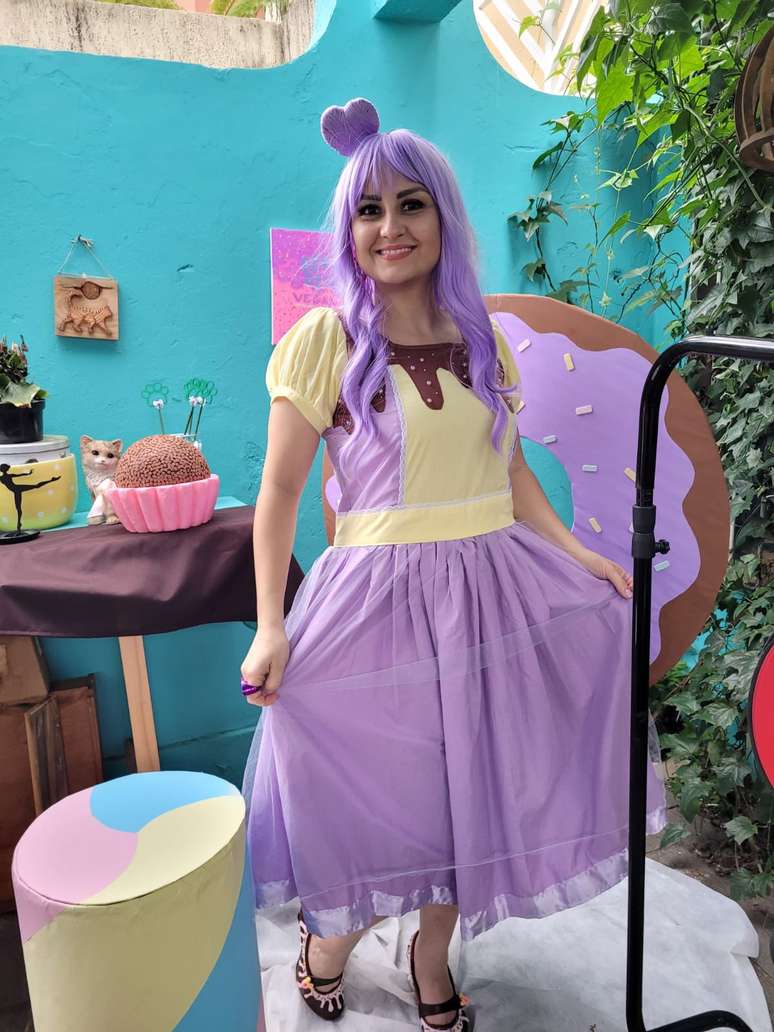 Danielle Araújo, da Brigadelle, na zona sul, criou personagem para atrair crianças ao mundo vegano do chocolate.