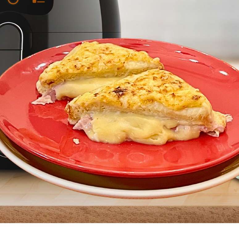 Croque monsieur na Airfryer  - misto quente francês gratinado