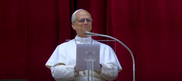 Papa Leão XIV fez sua primeira oração a fiéis na Praça de São Pedro