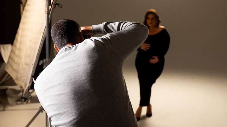 Tati Machado é fotografada pelo marido, Bruno Monteiro, na reta final da gestação/