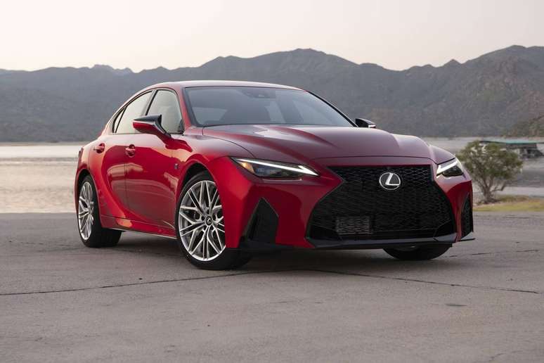 Lexus IS 500