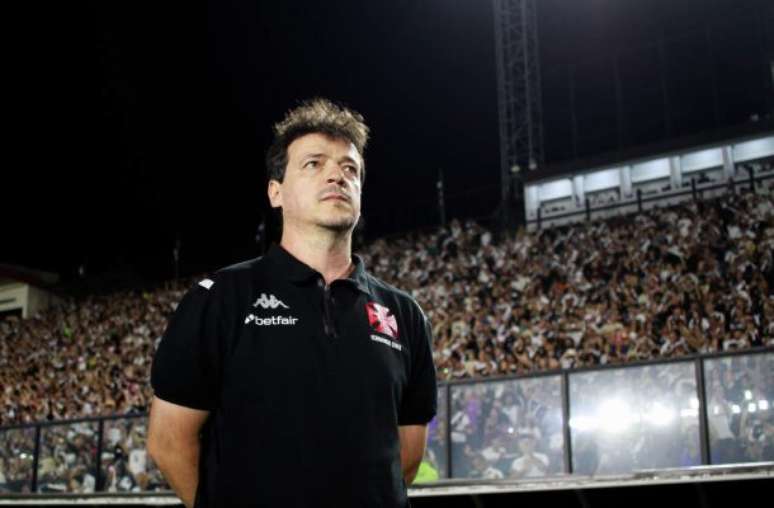 Fotos: Matheus Lima/Vasco. - Legenda: Fernando Diniz conquistou sua primeira vitória à frente do Vasco da Gama