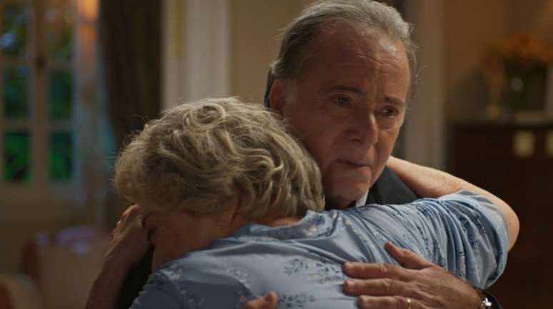 Tony Ramos (Abel) na cena emocionante em que constata o desespero da mãe com a possibilidade de esquecer dele 
