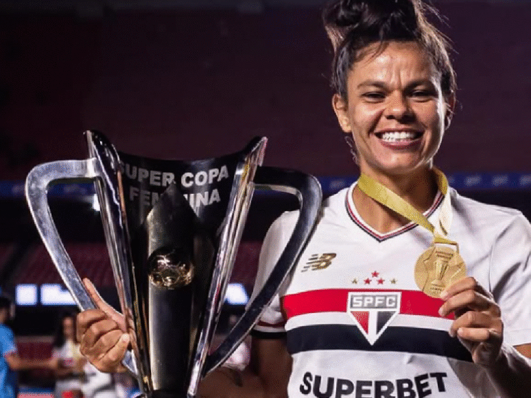 Jogadora de futebol Day Silva se despede do São Paulo 